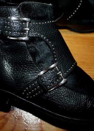 39 разм. ботинки pertini. кожа длина по внутренней стельке 25,5 см., ширина подошвы 9.5 см...