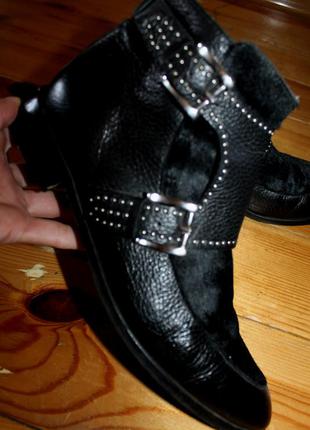 39 разм. ботинки pertini. кожа длина по внутренней стельке 25,5 см., ширина подошвы 9.5 см...