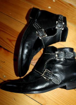 39 разм. ботинки pertini. кожа длина по внутренней стельке 25,5 см., ширина подошвы 9.5 см...