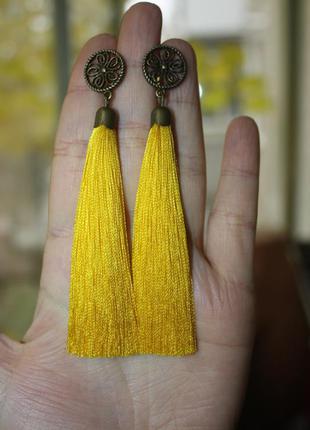 Серьги серёжки кисти кисточки жёлтые нити с цветком1 фото