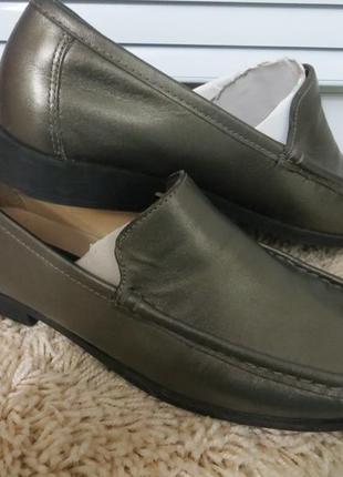 Класнючие лоуферы clarks