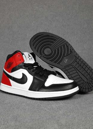 Чоловічі кросівки nike air jordan 1 білі з чорним і червоним sin3 фото