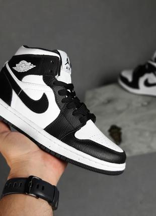 Мужские кроссовки nike air jordan 1 retro high кожа черно-белый2 фото