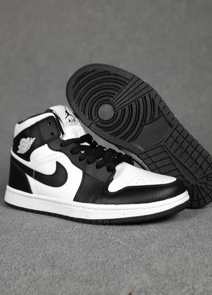 Мужские кроссовки nike air jordan 1 retro high кожа черно-белый6 фото