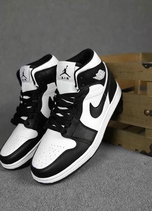 Мужские кроссовки nike air jordan 1 retro high кожа черно-белый1 фото