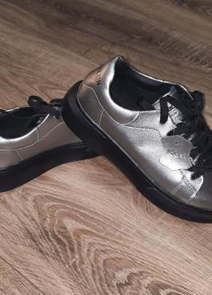 Кожаные криперы новые кроссовки кеды демисезонная обувь 38р 24см стелька