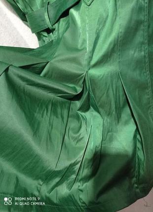 Атласный яркий нарядный  женский зелёный плащ  двухбортный  демисезонный9 фото