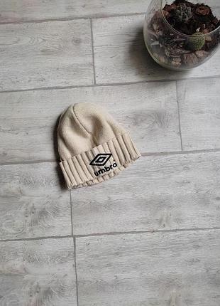 Вязаная шапка бини umbro