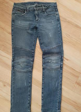 Джинсы