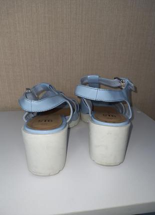 Босоножки сандали на массивной подошве небесно голубого цвета3 фото