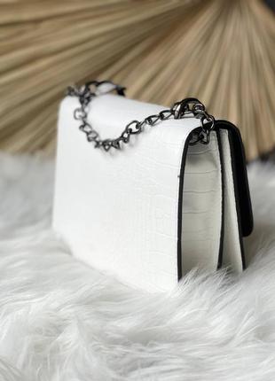 Chain white lacquer жіноча біла брендовий сумочка з ланцюгом тренд жіноча стильна біла сумка6 фото