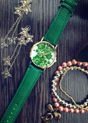 Шикарні годинник зеленого кольору💚