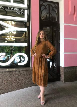 Сукня в коричневому кольорі