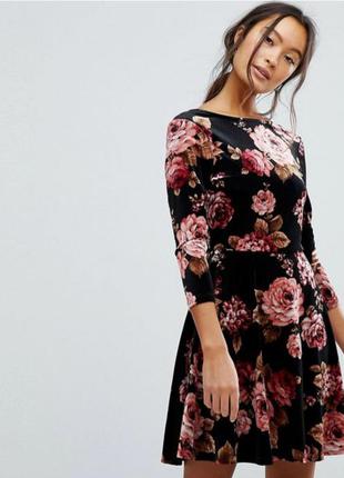 Шикарное велюровое бархатное платье с пышной юбкой цветочный принт полуоткрытая спинка4 фото