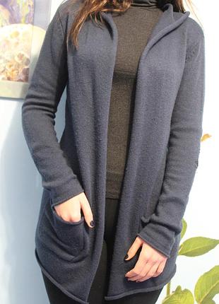 Синій теплий кардиган з накладними кишенями