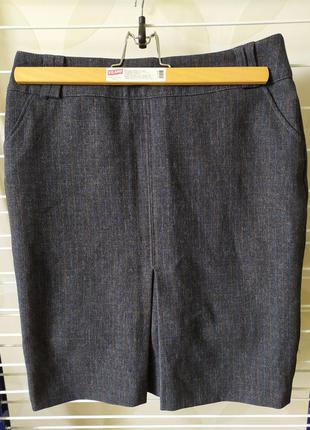 Сіра спідниця