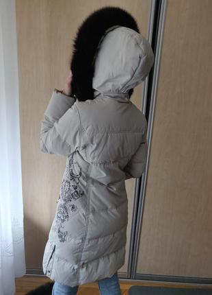 Теплый стильный удобный практичный пуховик с натуральным мехом