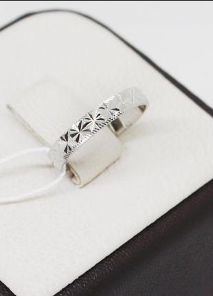 Серебряное кольцо с алмазной гранью3 фото