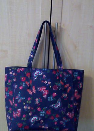 Красивая вместительная сумка