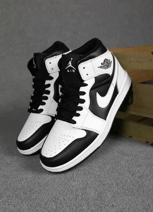 Осінні високі шкіряні жіночі чорно-білі кросівки nike air jordan 1🆕найк аїр джордан