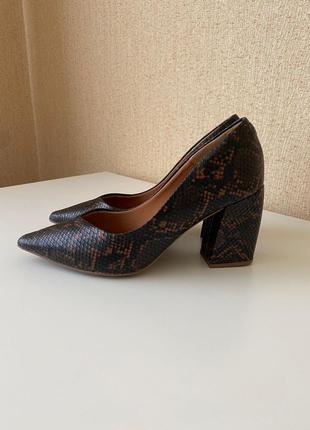 Неймовірні туфлі човники brand sixteen