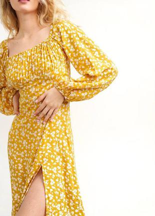 Сукня міді жовтого кольору в квіти з розрізом5 фото