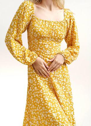 Сукня міді жовтого кольору в квіти з розрізом7 фото
