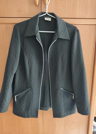 Стильний жакет стьобаний