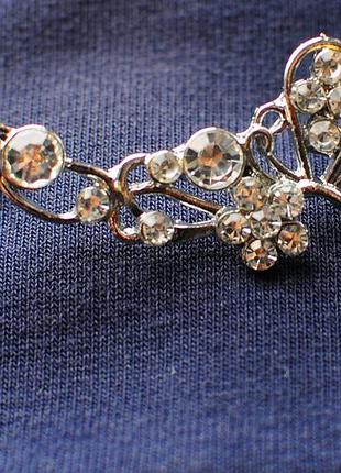 Оригинальная яркая стильная серьга кафф со стразами и кристальными камнями под серебро