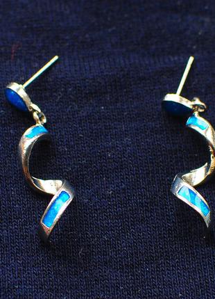 Красивые волнистые серьги под серебро белое золото с бирюзовыми вставками бирюзой