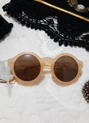 Стильні бежеві окуляри