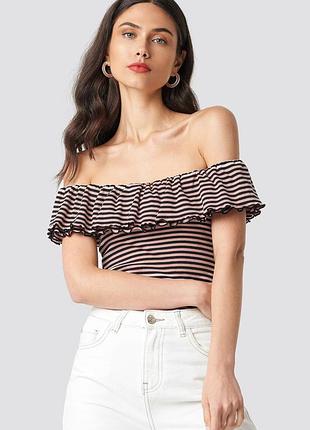 Топ з відкритими плечима і воланами na-kd / як zara, h&m