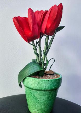 Декоративные тюльпаны в горшке с подсветкой.