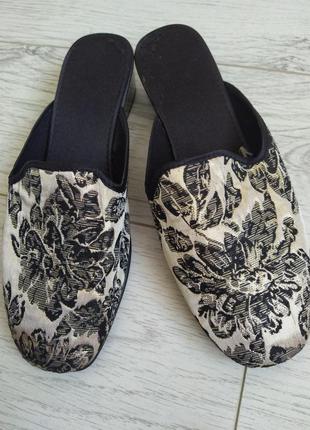 Домашние мюли, пантофли, тапочки из парчи.