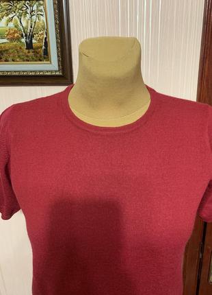 Бордовый свитер с коротким рукавом