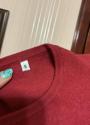 Бордовый свитер с коротким рукавом