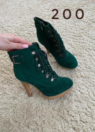 Чобітки на каблуку