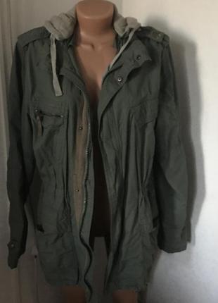 Легкая курка  soviet   р.м-l с капюшоном  котон