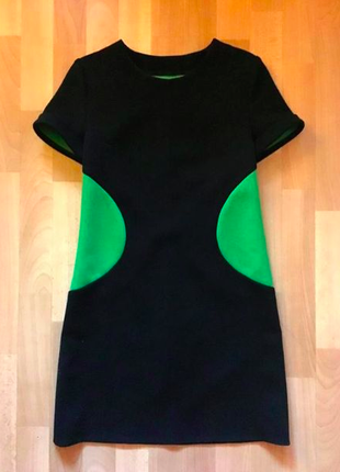 Дизайнерское теплое платье с коротким рукавом из шерсти и неопрена1 фото