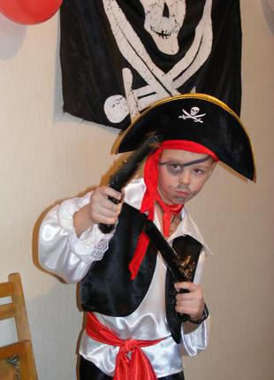 Новорічний костюм пірата