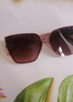 Модні брендові рожеві сонцезахисні окуляри жіночі4 фото
