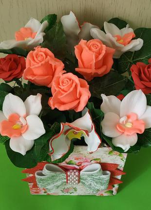 Букет из мыла. розы и орхидеи1 фото