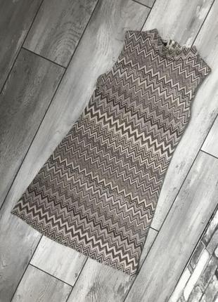 Трикотажное платье под горло