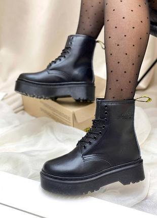 Женские черные ботинки  dr. martens