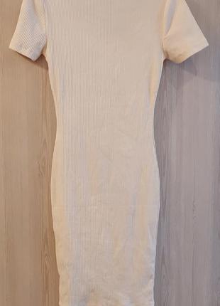Платье футляр трикотажное в рубчик с декоративными пуговицами amisu4 фото