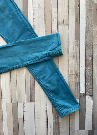 Красивые яркие бирюзовые брюки под джинс3 фото