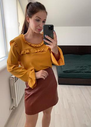 Яркая кофточка с рюшами boohoo