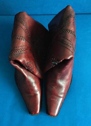 Кожаные сапоги бренда tamaris