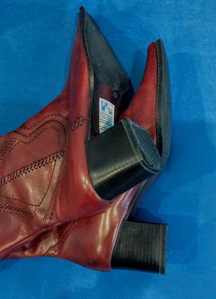 Кожаные сапоги бренда tamaris