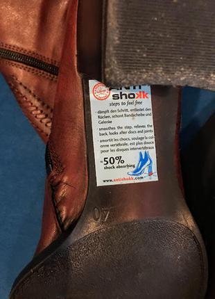 Кожаные сапоги бренда tamaris